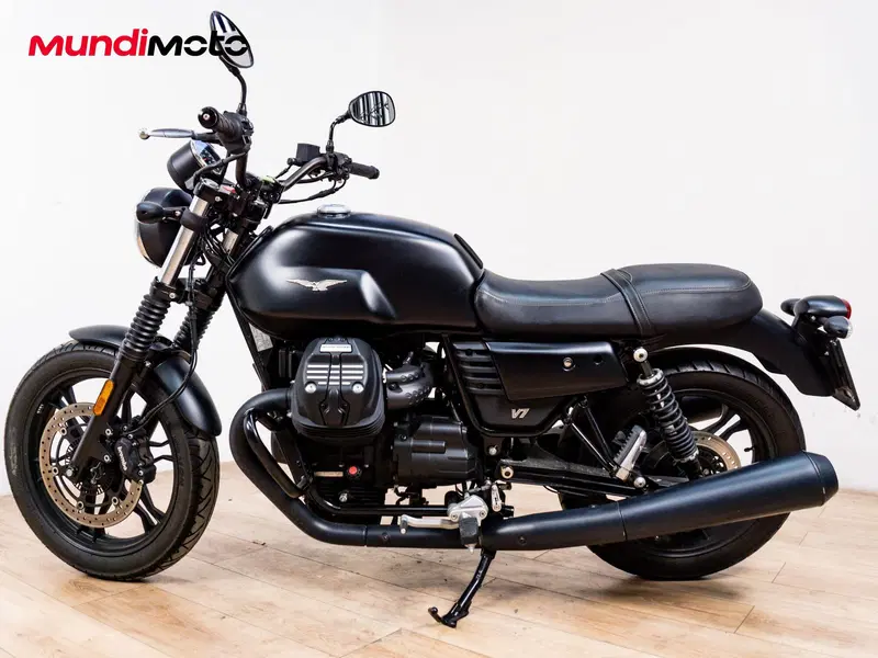 Moto Guzzi V7 III Stone (2017 - 20) (6)