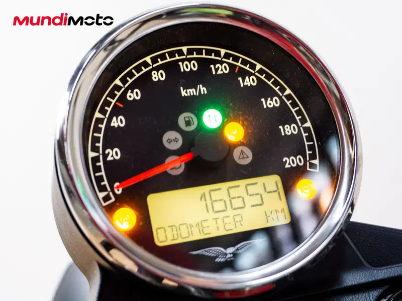 Moto Guzzi V7 III Stone (2017 - 20) (12)