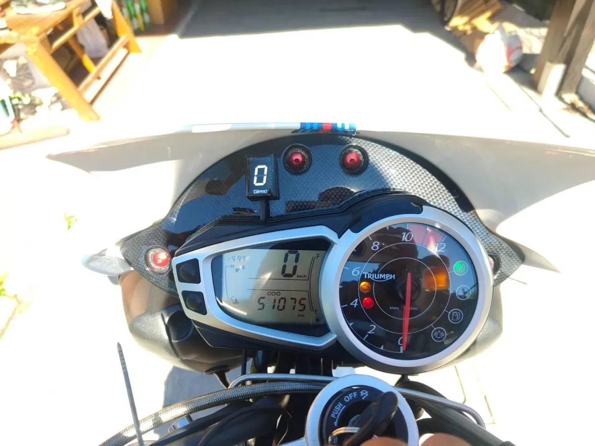 Triumph Speed Triple 1050 (2011 - 13) (9)