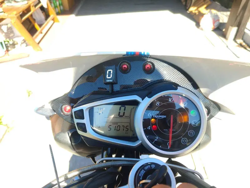 Triumph Speed Triple 1050 (2011 - 13) (9)