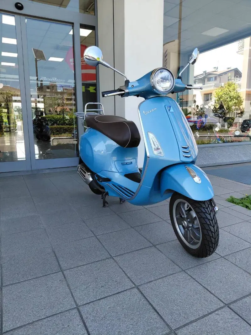 Vespa Primavera 150 3V ie ABS Settantesimo (2016) (2)