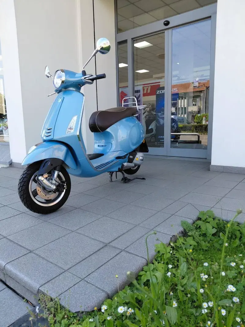 Vespa Primavera 150 3V ie ABS Settantesimo (2016) (3)