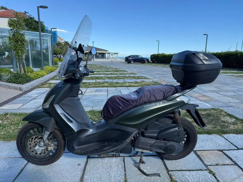 Piaggio Beverly 300 S i.e. ABS-ASR (2016 - 20) (2)