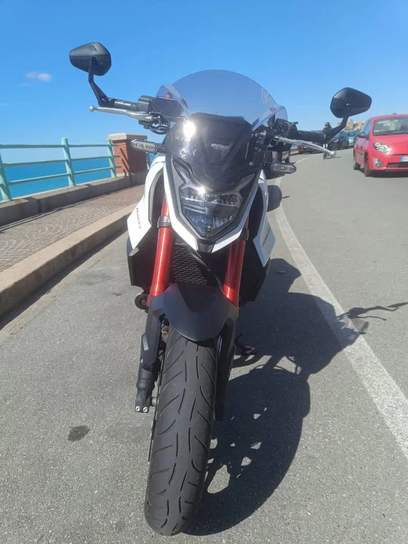 Honda CB 750 Hornet (2025) (3)