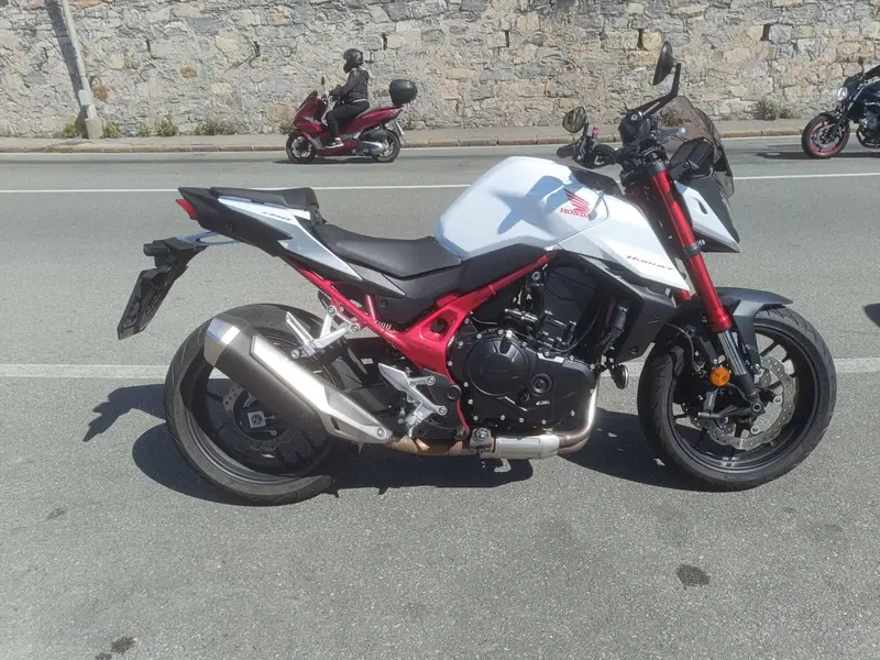 Honda CB 750 Hornet (2025) (4)