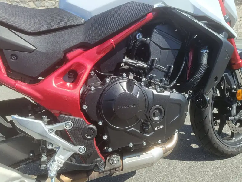 Honda CB 750 Hornet (2025) (5)