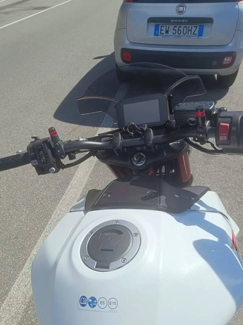 Honda CB 750 Hornet (2025) (6)