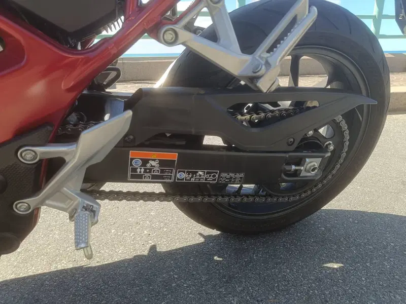 Honda CB 750 Hornet (2025) (7)