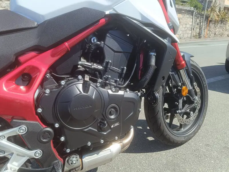 Honda CB 750 Hornet (2025) (8)