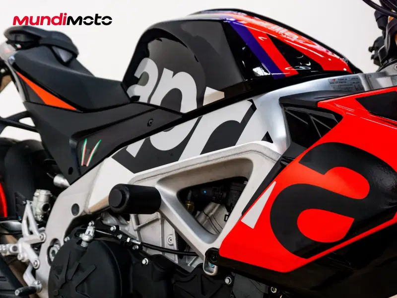 Aprilia Tuono V4 Factory (2025 - 26) (12)