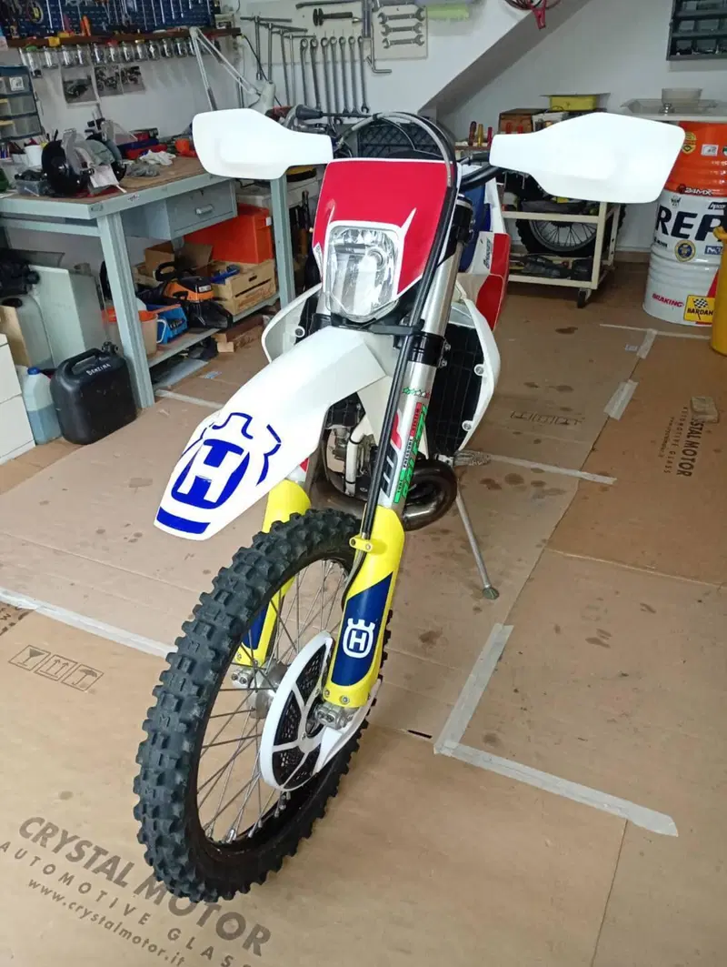 Husqvarna TE 300 (2017) (2)