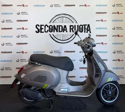 Vespa GTS 125 Super Tech (2023 - 24) usata