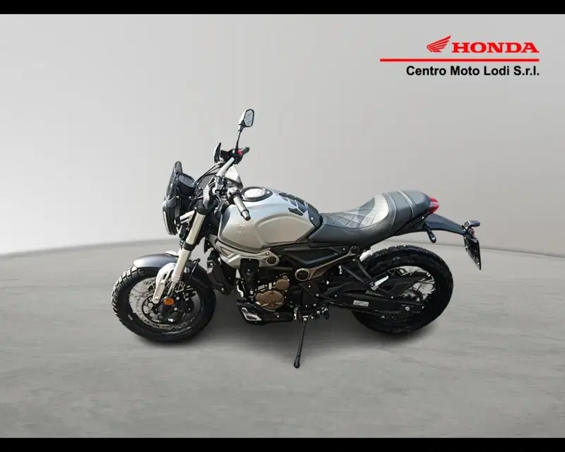 Voge Trofeo 300ACX Scrambler (2021 - 26) (3)