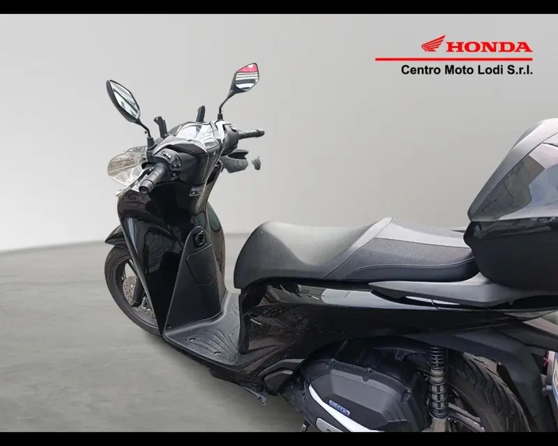 Honda SH 150i (2024 - 25) (7)