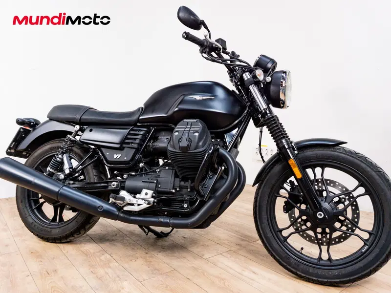 Moto Guzzi V7 III Stone (2017 - 20) (2)