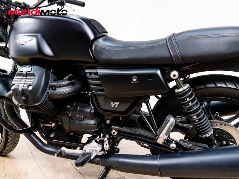 Moto Guzzi V7 III Stone (2017 - 20) (10)