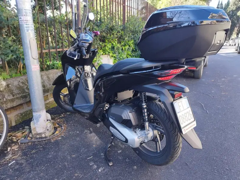 Honda SH 150i (2024 - 25) (2)