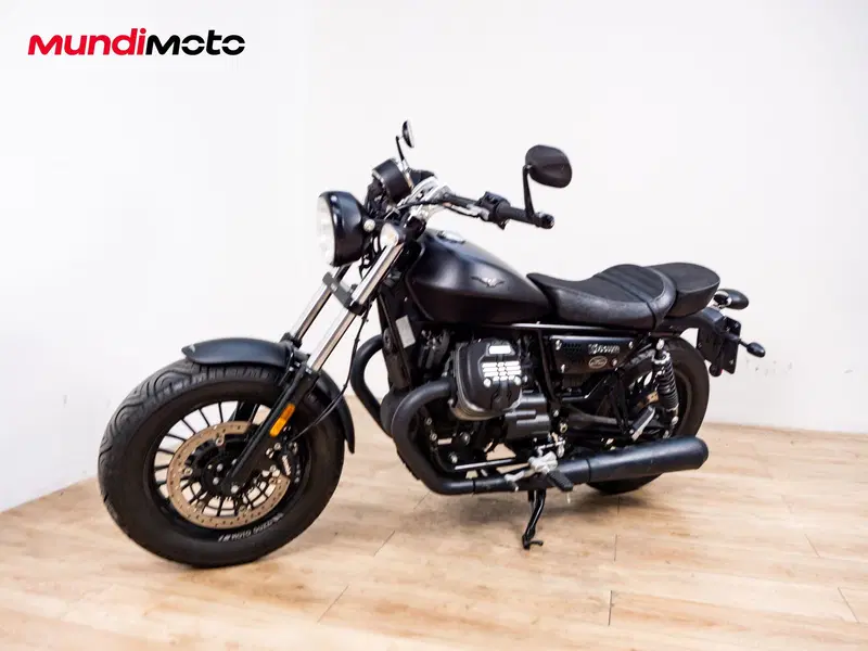 Moto Guzzi V9 Bobber (2021 - 25) (8)