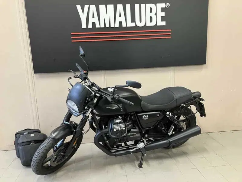 Moto Guzzi V7 Stone (2021 - 24) (3)