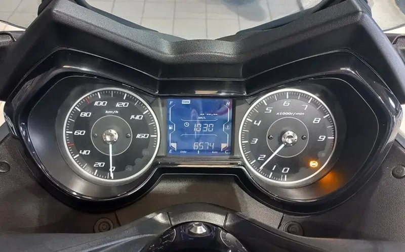 Yamaha X-Max 300 (2021 - 24) (4)