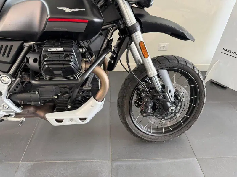 Moto Guzzi V85 TT (2021 - 23) (4)