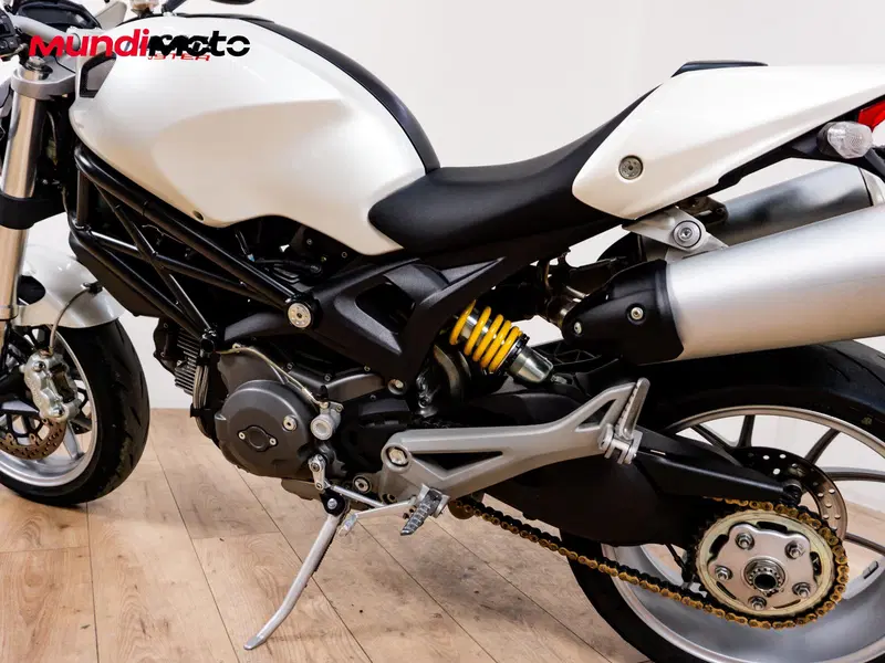 Ducati Monster 1100 S (2009-10) (7)