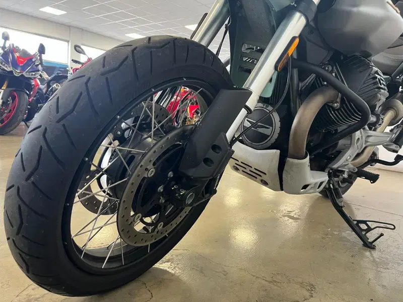 Moto Guzzi V85 TT Centenario (2021 - 22) (3)