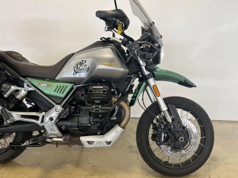 Moto Guzzi V85 TT Centenario (2021 - 22) (5)