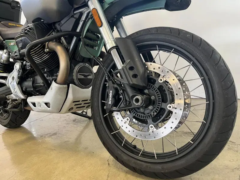 Moto Guzzi V85 TT Centenario (2021 - 22) (4)