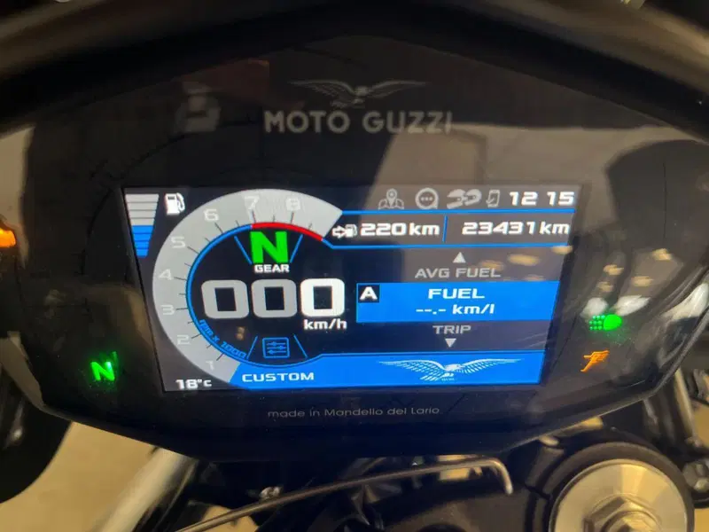 Moto Guzzi V85 TT Centenario (2021 - 22) (13)