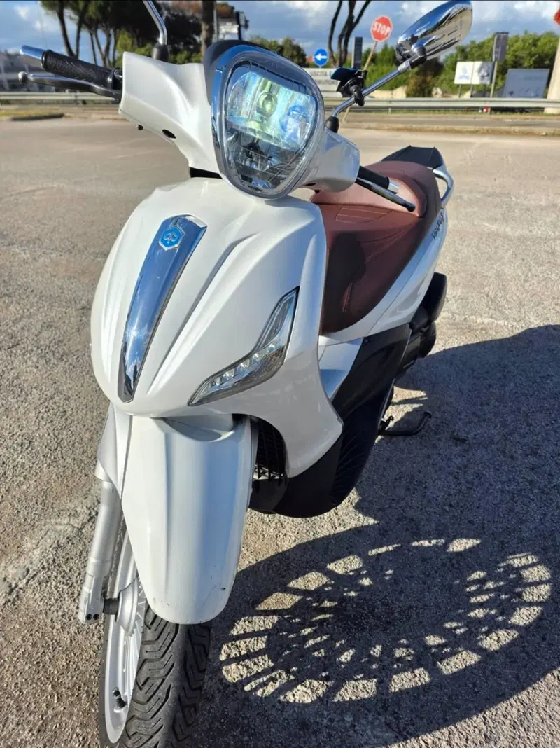Piaggio Beverly 300 i.e. ABS-ASR (2016 - 20) (3)