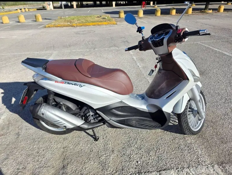 Piaggio Beverly 300 i.e. ABS-ASR (2016 - 20) (5)