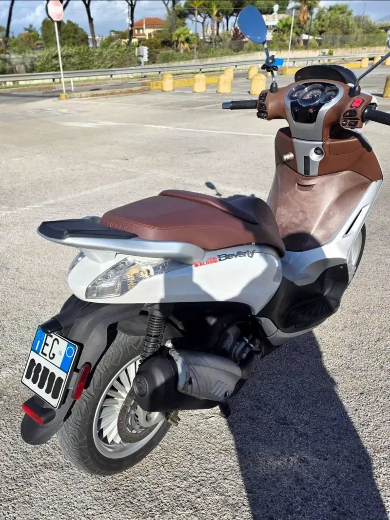 Piaggio Beverly 300 i.e. ABS-ASR (2016 - 20) (6)