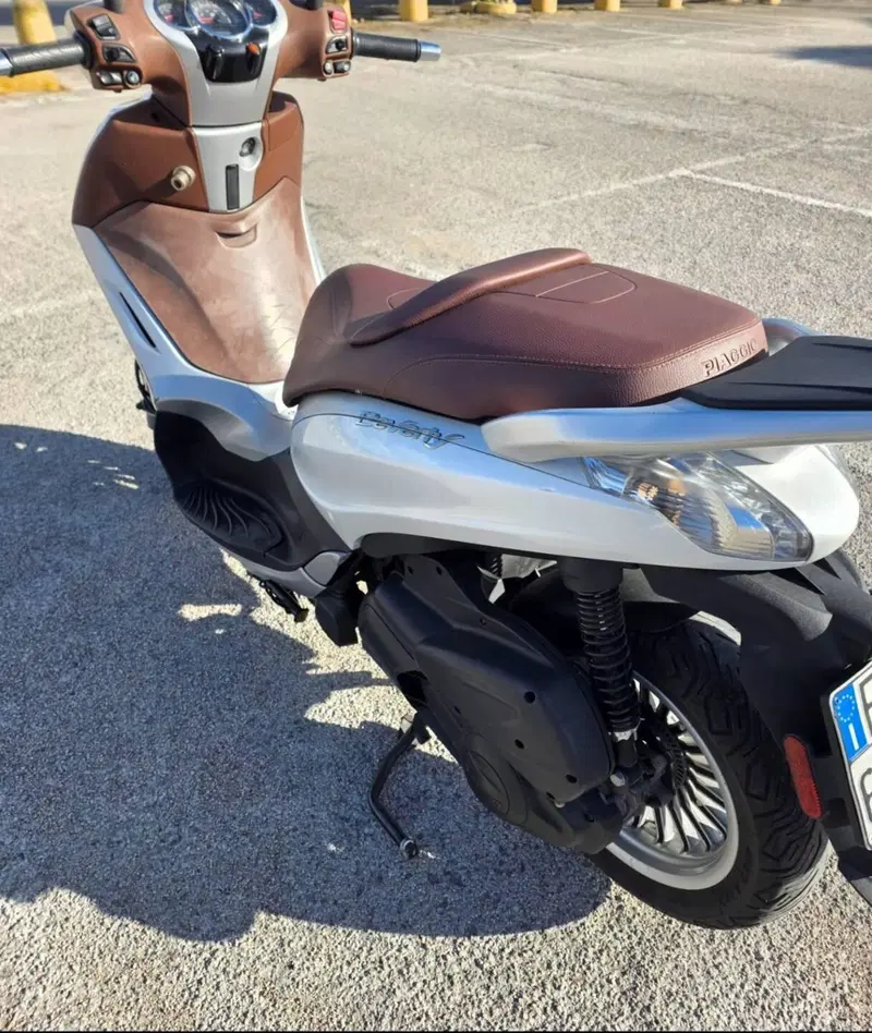 Piaggio Beverly 300 i.e. ABS-ASR (2016 - 20) (8)