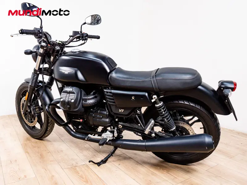 Moto Guzzi V7 III Stone (2017 - 20) (7)