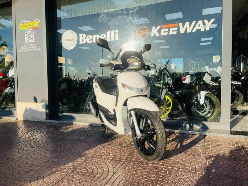 Peugeot Tweet 125 (2014 - 17) (12)