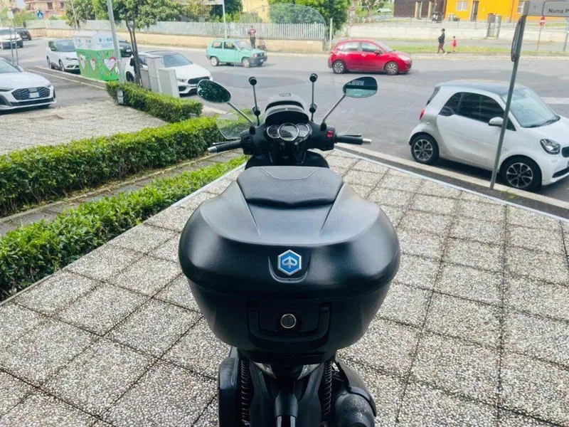 Piaggio Beverly 300 i.e. Police ABS-ASR (2017 - 20) (5)