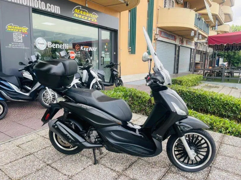 Piaggio Beverly 300 i.e. Police ABS-ASR (2017 - 20) (8)