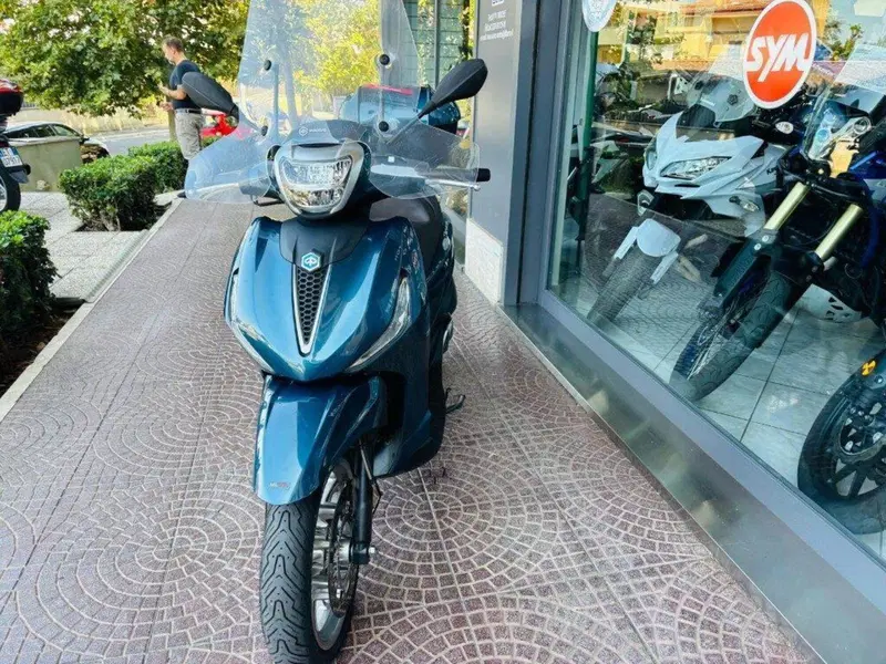 Piaggio Beverly 300 Hpe (2021) (2)
