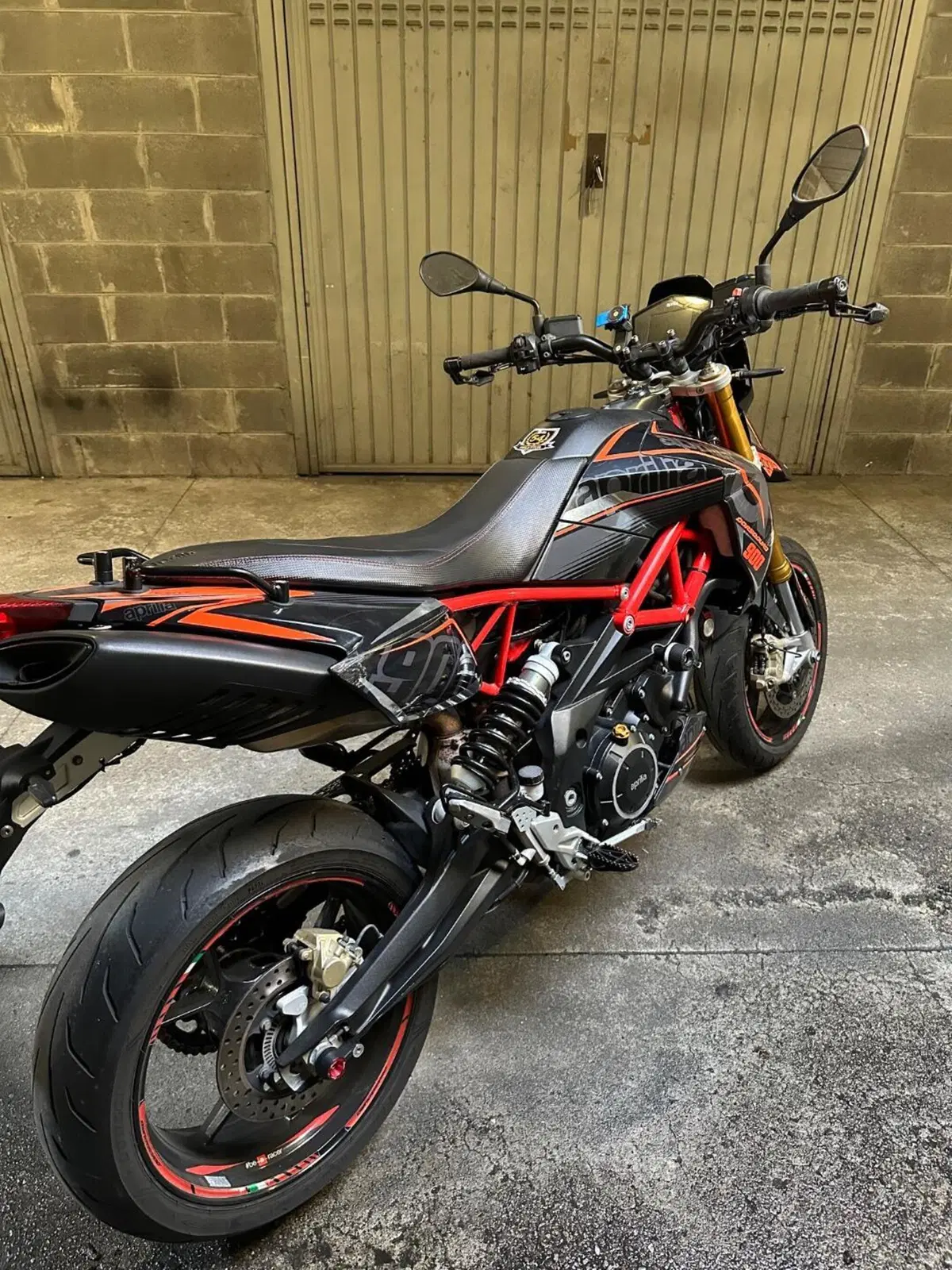 Aprilia Dorsoduro 900 (2017 - 20) (3)