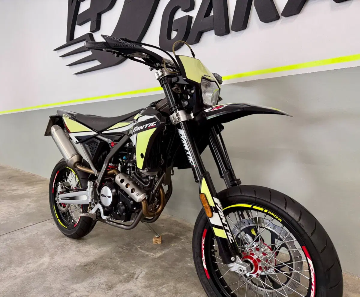 Fantic Motor Motard 125 Performance 4t (2020) (3)