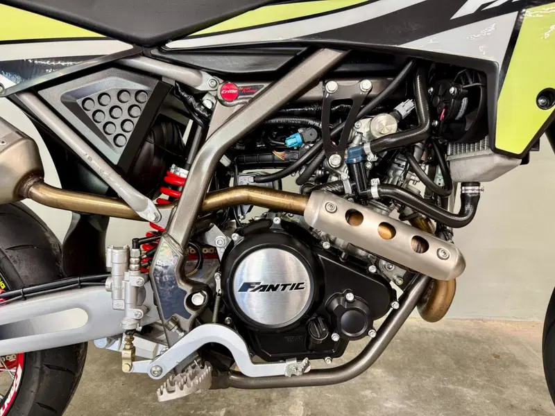 Fantic Motor Motard 125 Performance 4t (2020) (5)