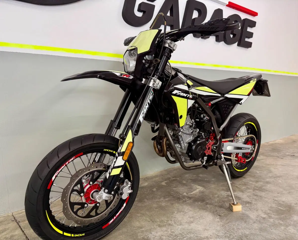 Fantic Motor Motard 125 Performance 4t (2020) (8)