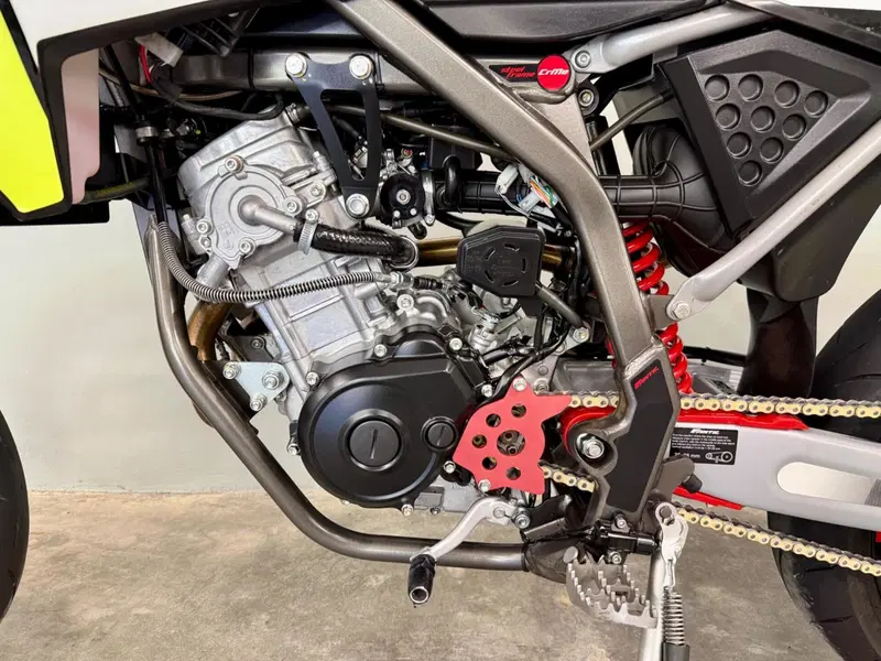 Fantic Motor Motard 125 Performance 4t (2020) (9)