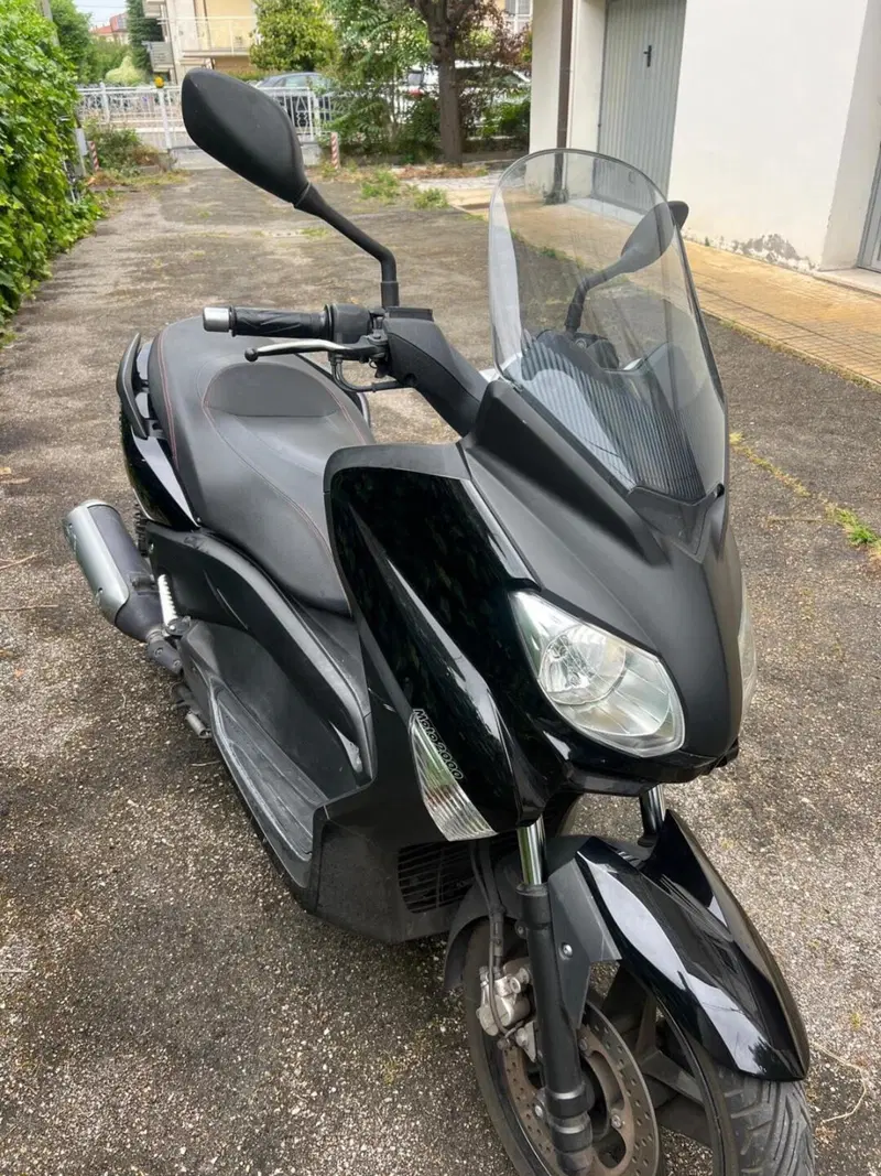 Yamaha X-Max 250 (2010 - 13) (2)