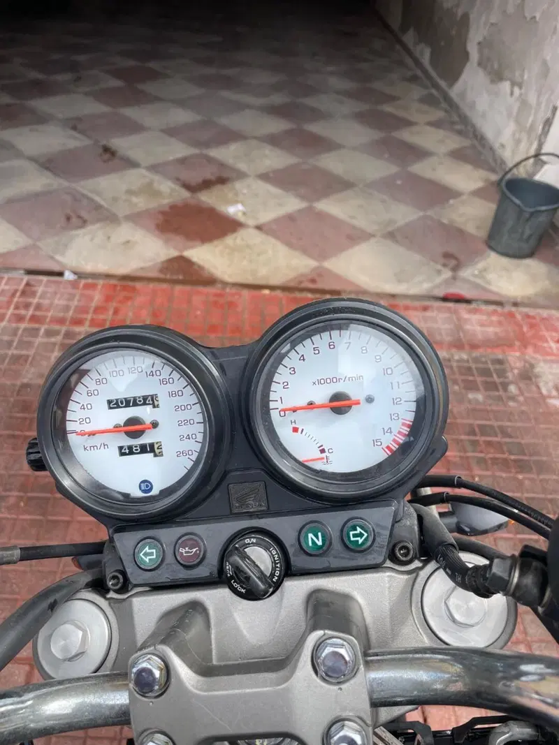 Honda Hornet 600 (2000 - 02) (4)
