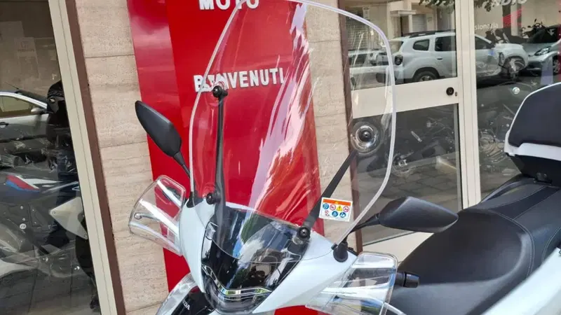 Honda SH 150i (2024 - 25) (5)
