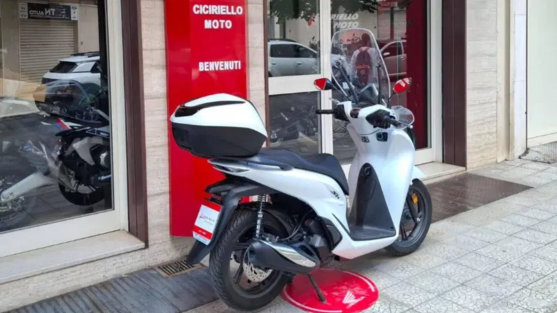 Honda SH 150i (2024 - 25) (7)