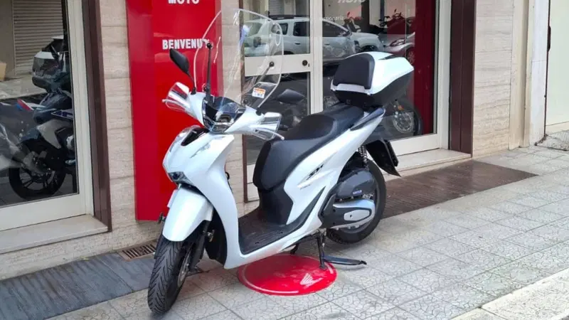 Honda SH 150i (2024 - 25) (9)