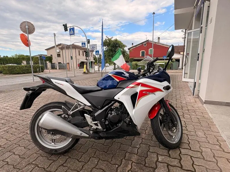Honda CBR 250 R (2010 - 14) (7)